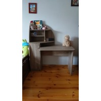 Небольшой компьютерный стол Астра с надстройкой