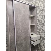 Двухдверный шкаф-купе в гостинную КМ 2 ДСП 140х240х45