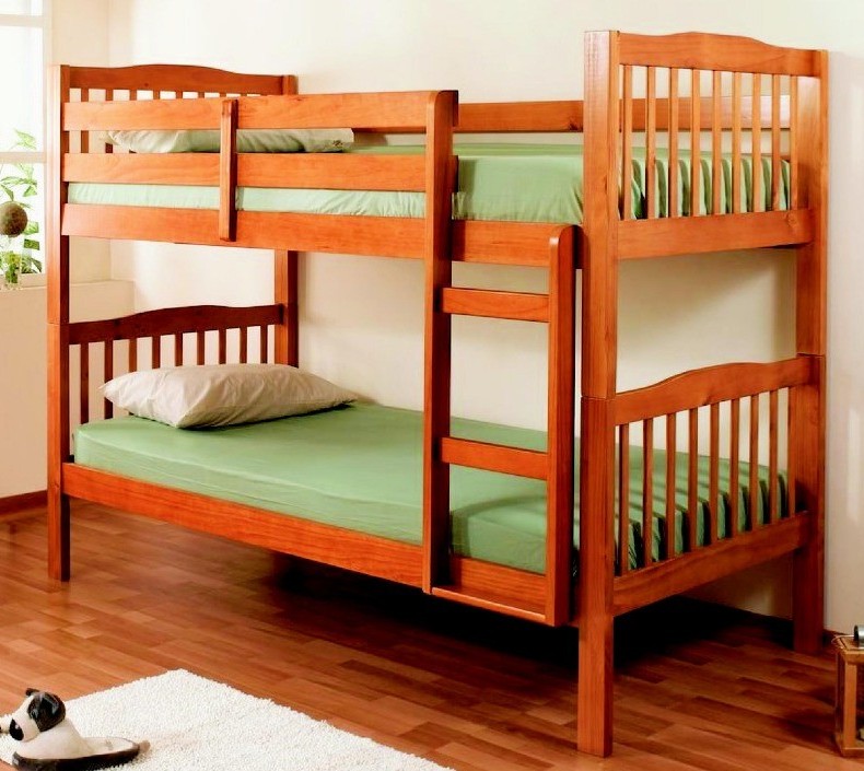 Дерев'яне двоярусне ліжко для дорослих